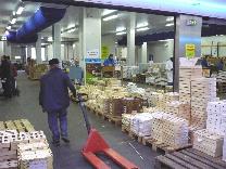 サルデェーニャ島に行く前に立ち寄ったパリ郊外にあるランジス市場。今回も良い仕入れができました。(FEB 2008)