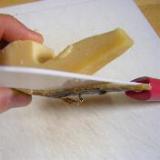 チーズフォンデュのチーズの切り方１
