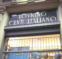 本屋さんの名前は、Tovring Clvb Italiano。ドゥオモから歩いて行けます。場所はイタリア通り。
