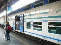 モデナからヴェローナ行きのローカル列車。新型車両の様で、２階建て仕様でした。
